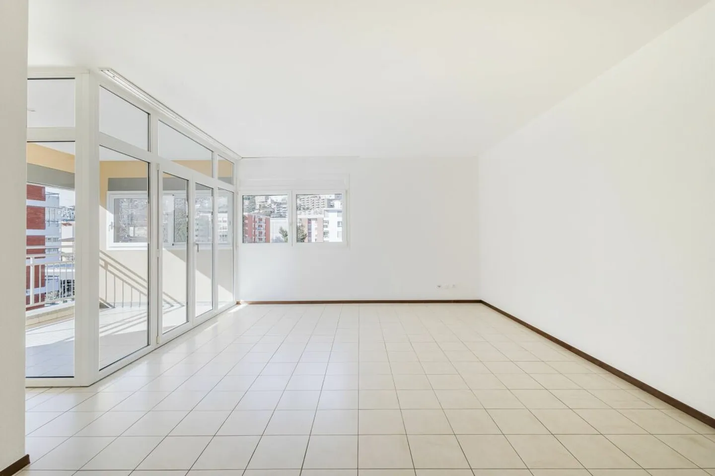 Helles Apartment in strategischer Lage in Lugano - Foto 4 von 13