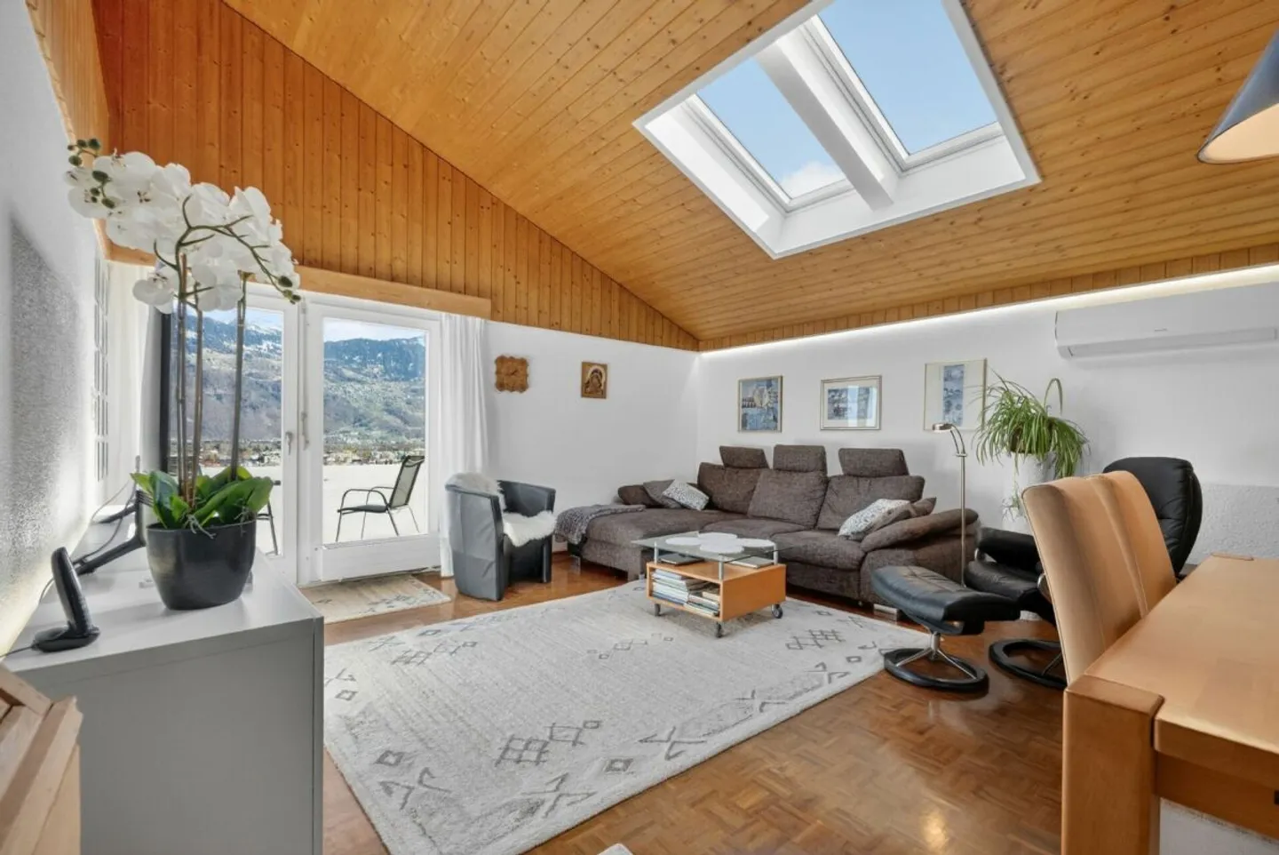 Einfamilienhaus mit Einliegerwohnung an idyllischer Lage mit herrlicher Aussicht - Foto 2 von 12