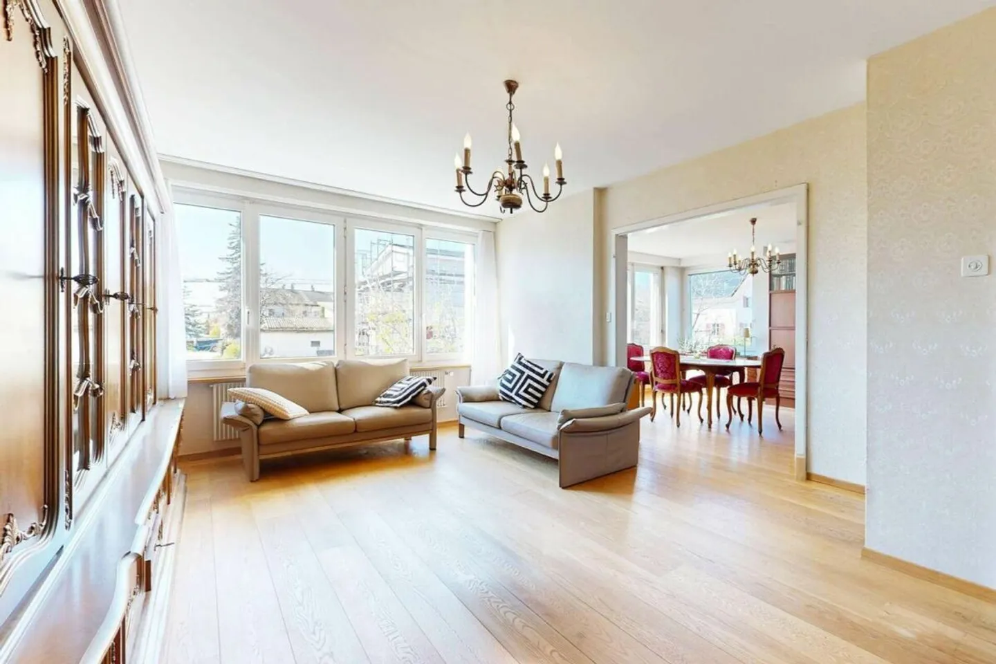 Maison individuelle bien entretenue avec grand jardin, garage et place de parking - Photo 3 sur 13