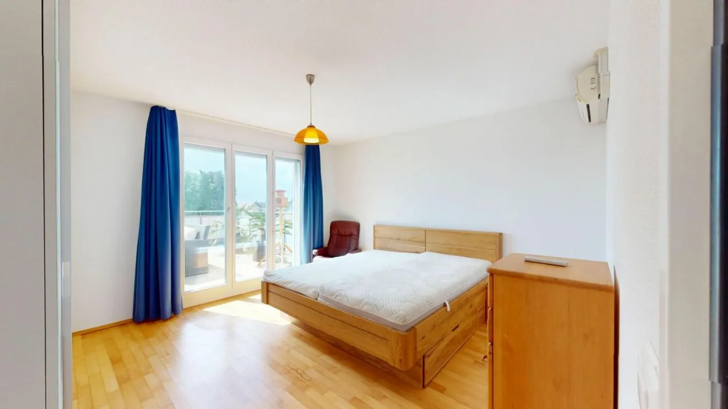 Living Above the Rooftops of Kempten - Photo 10 of 13