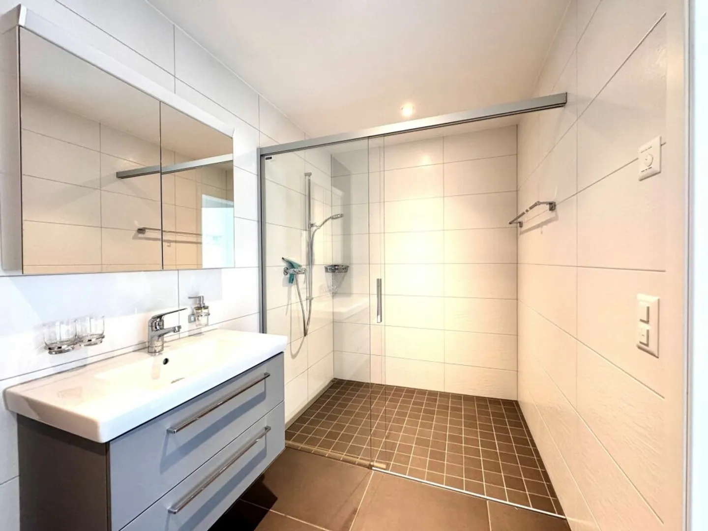 Bellevue Apartment - Photo 5 of 9