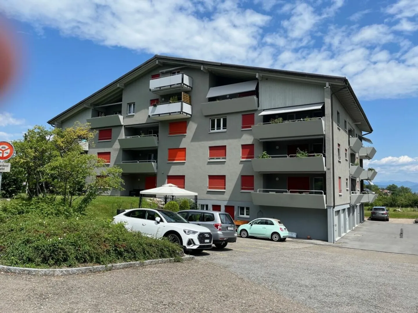 Appartement lumineux de 2,5 pièces dans un emplacement calme à Staad - Photo 1 sur 11