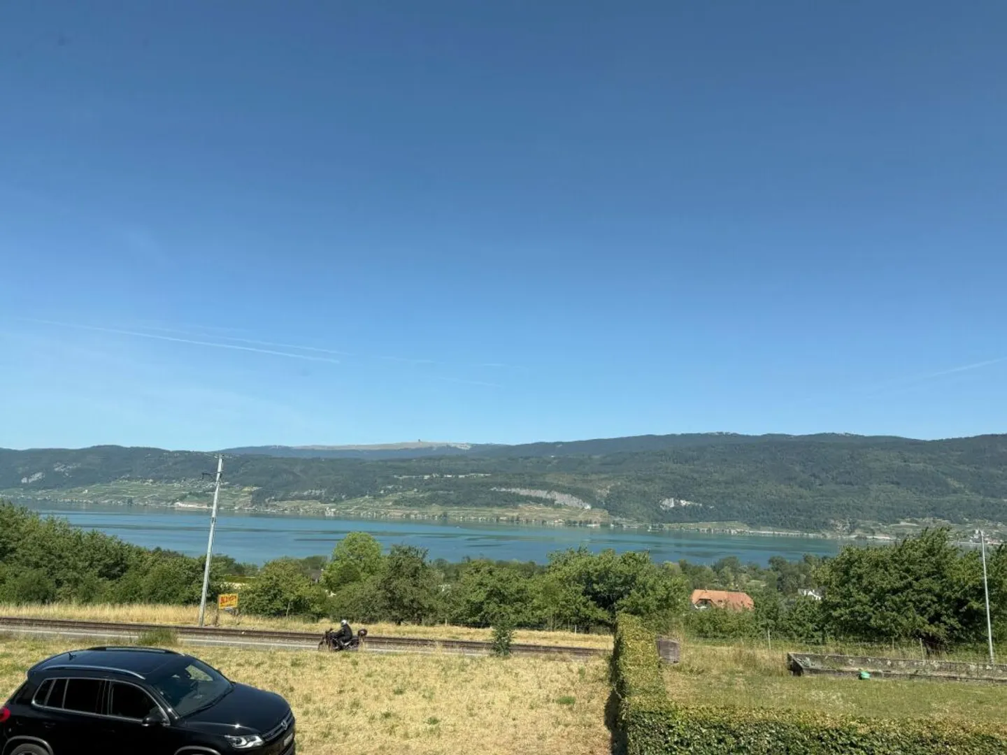 Sun and Lake View near Biel - Photo 1 of 13