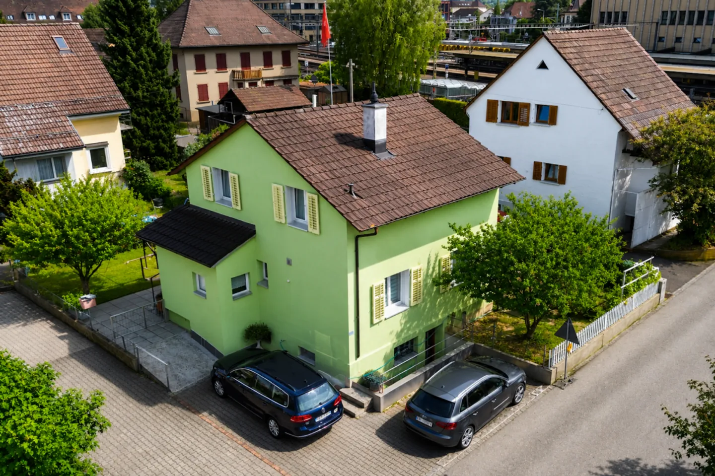 Detached single-family house directly at Lenzburg train station - Photo 1 of 13