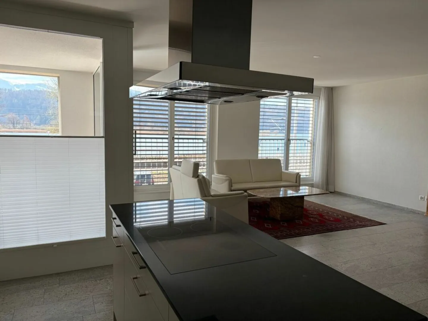 Appartamento moderno in una posizione centrale - Foto 3 di 10