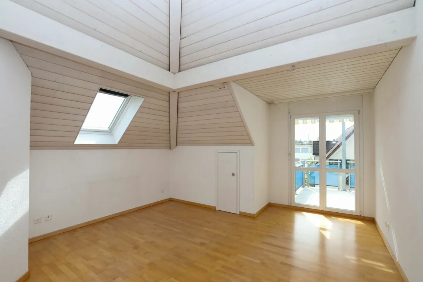 Penthouse with Gallery directly at the Train Station - Photo 6 of 10
