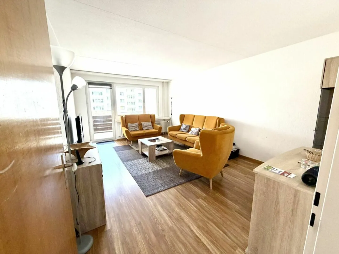 Sunny 4.5-Room Apartment - Photo 1 of 7