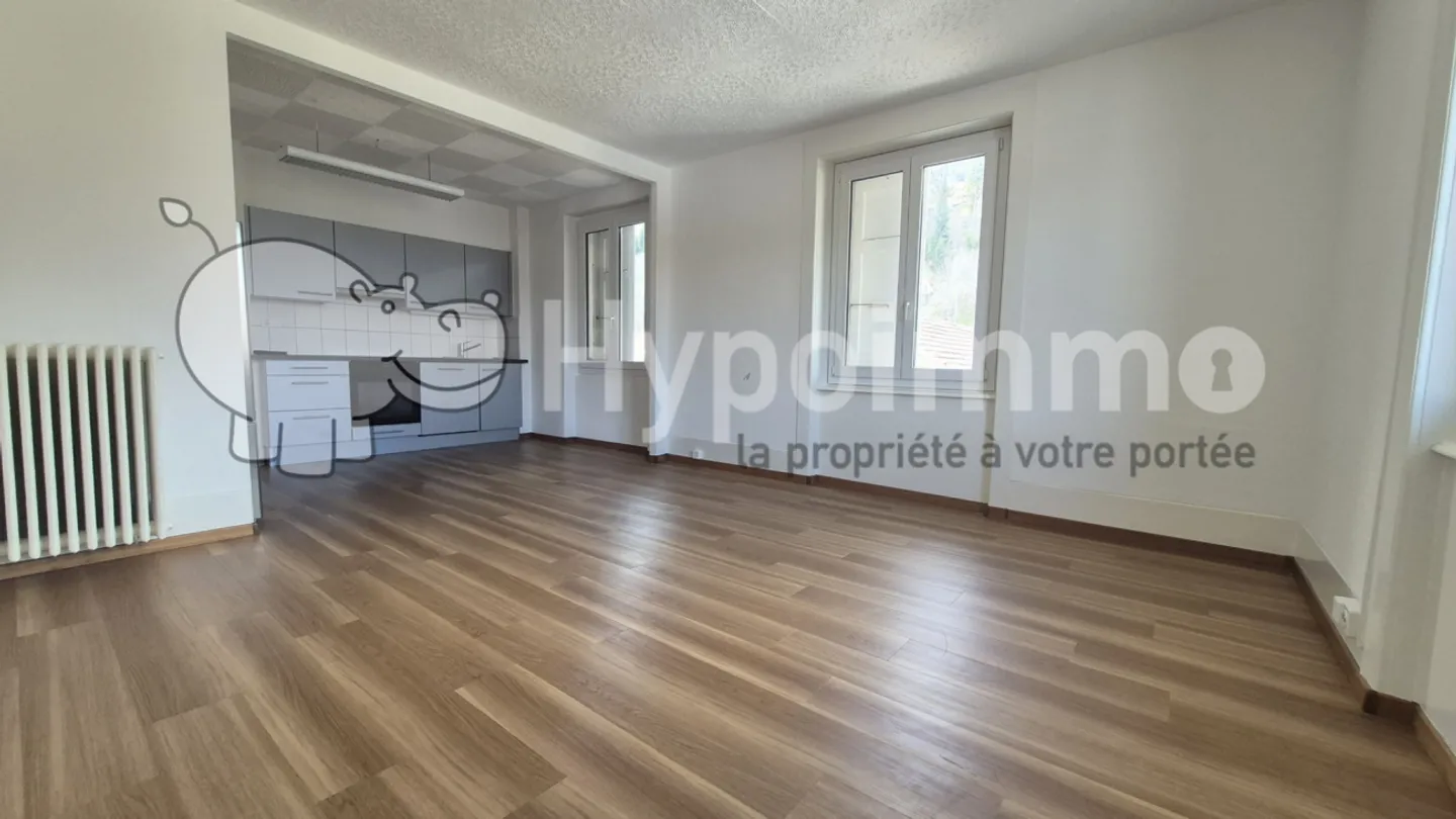 Appartamento di 3 stanze con balcone a Locle - Foto 1 di 8