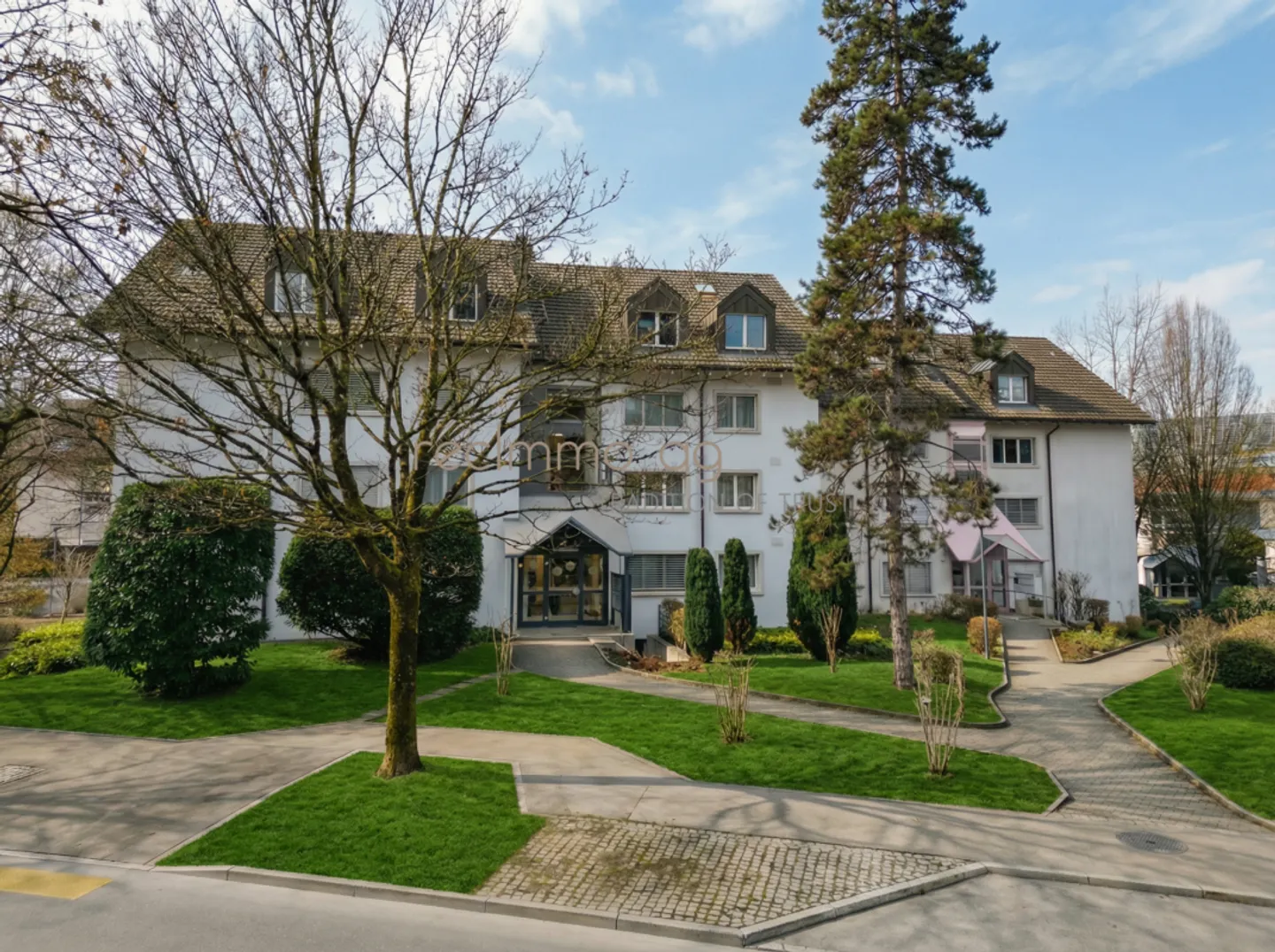 Moderne 4.5-Zimmerwohnung in Baar - gepflegt, zentral gelegen und ideal als Investment - Foto 1 von 8