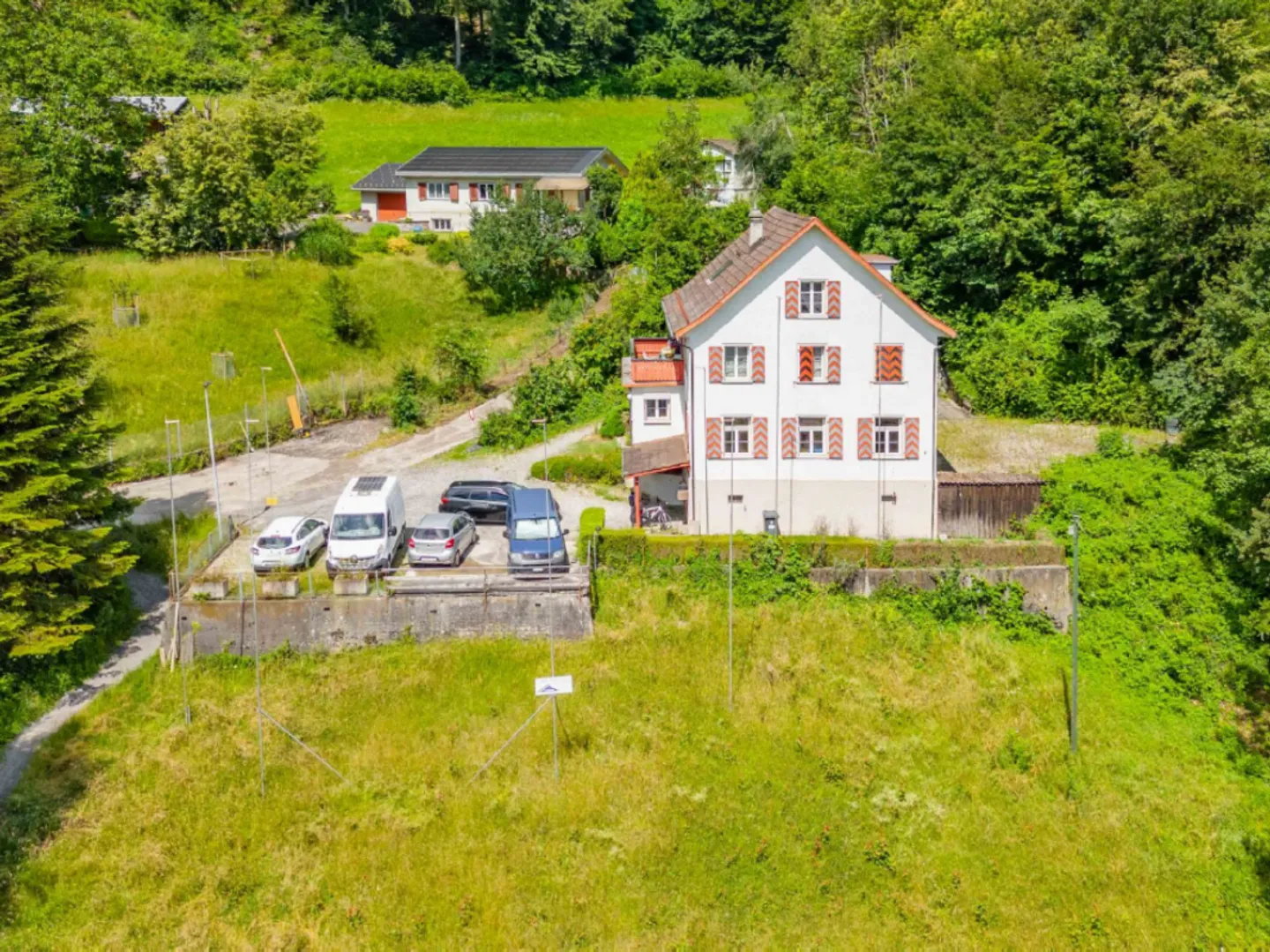 Casa trifamiliare con progetto di costruzione approvato per 3 appartamenti aggiuntivi - Foto 1 di 12