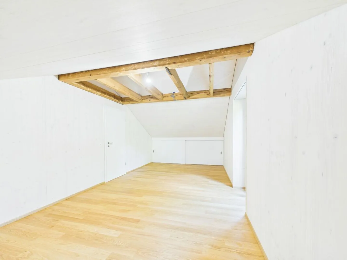 Première occupation : appartement en attique de 2,5 pièces à Rodersdorf - Photo 11 sur 13