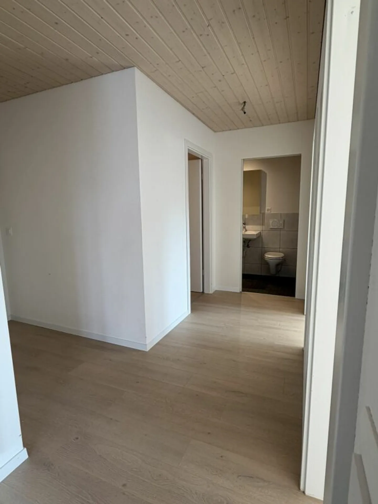 3.5 room bright attic apartment - Photo 9 of 13