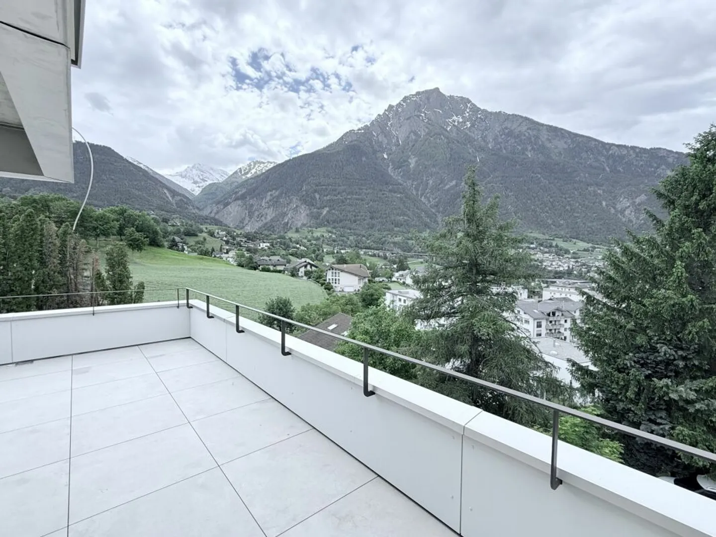Unique penthouse apartment with alpine views in Brig and large sun terrace - Photo 7 of 13