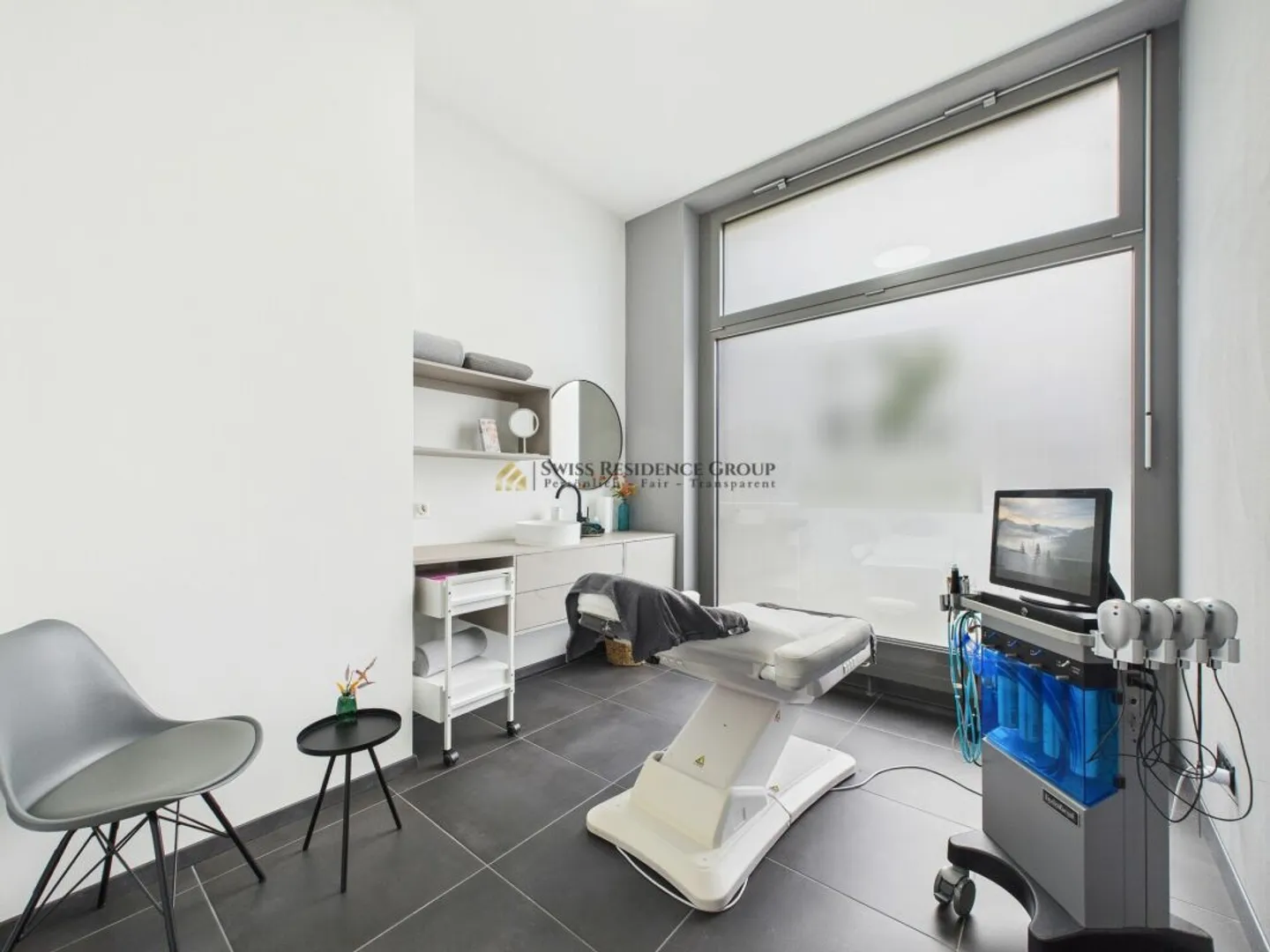 Exclusive practice/commercial space with high-quality expansion in a central location - Photo 9 of 13