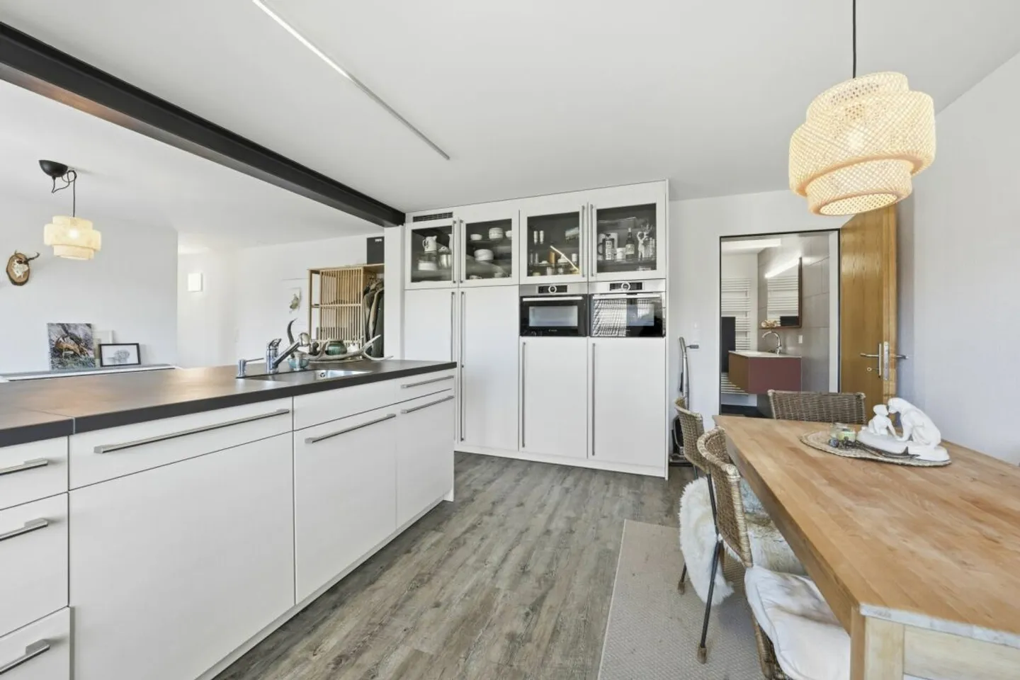 Paradise familial indépendant avec appartement, vue dégagée et offre d'espace polyvalent - Photo 3 sur 13