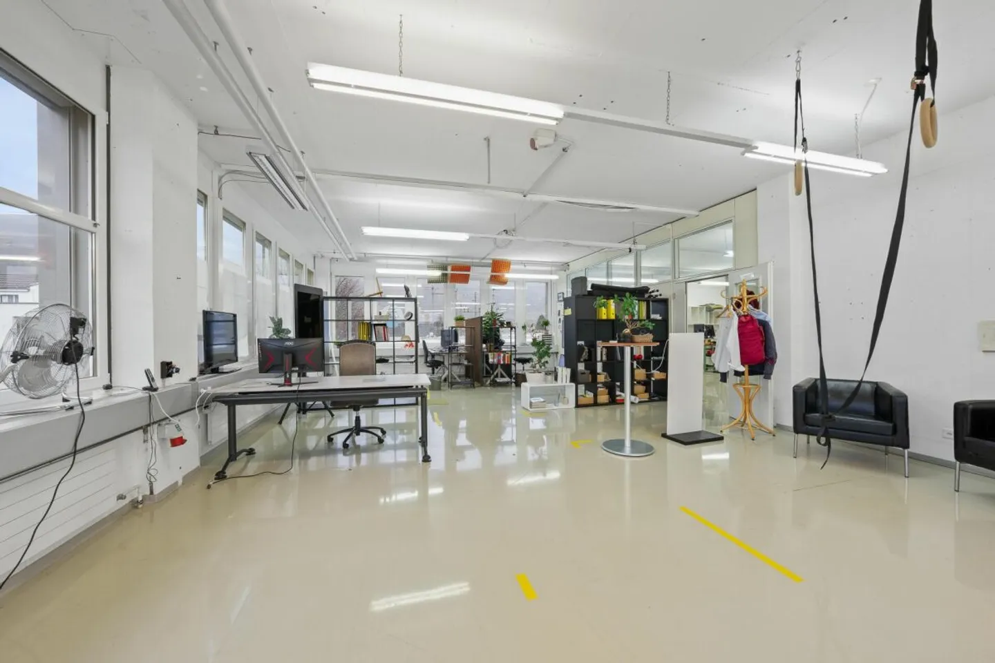For Rent: Versatile Commercial Space with High Voltage & Compressed Air - Photo 4 of 6