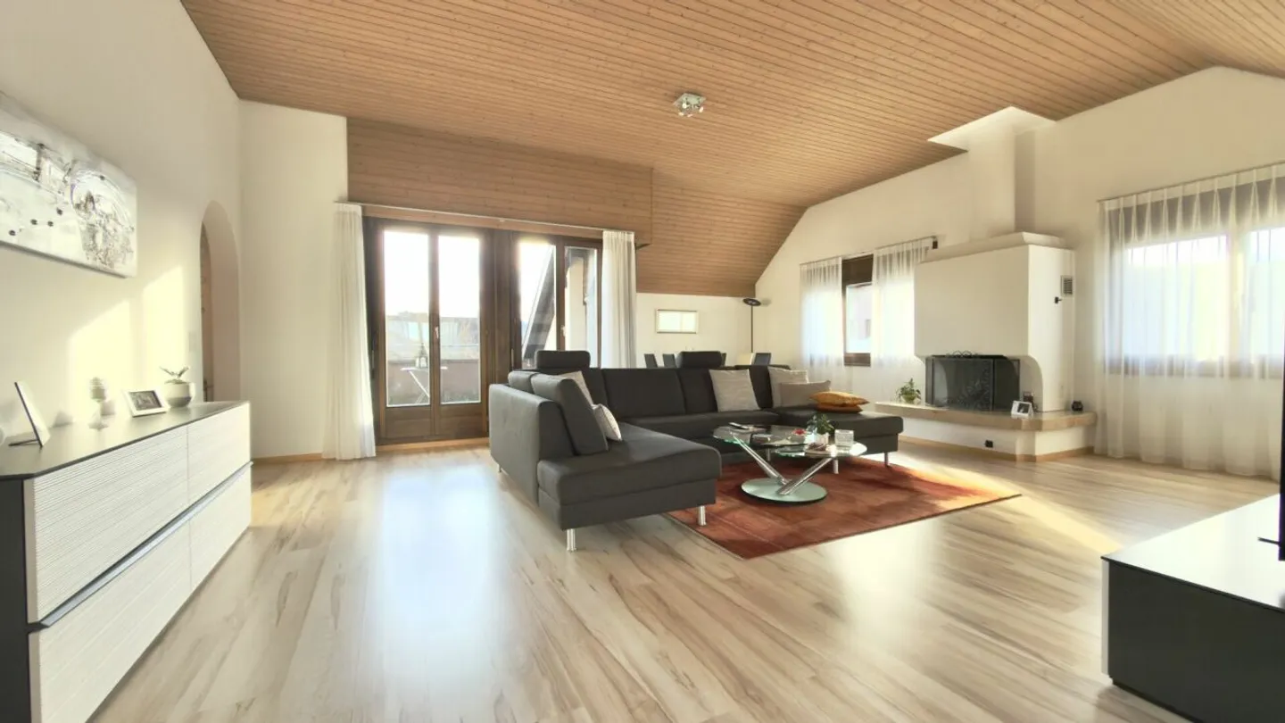 Ampio appartamento mansardato con vista - Foto 6 di 13