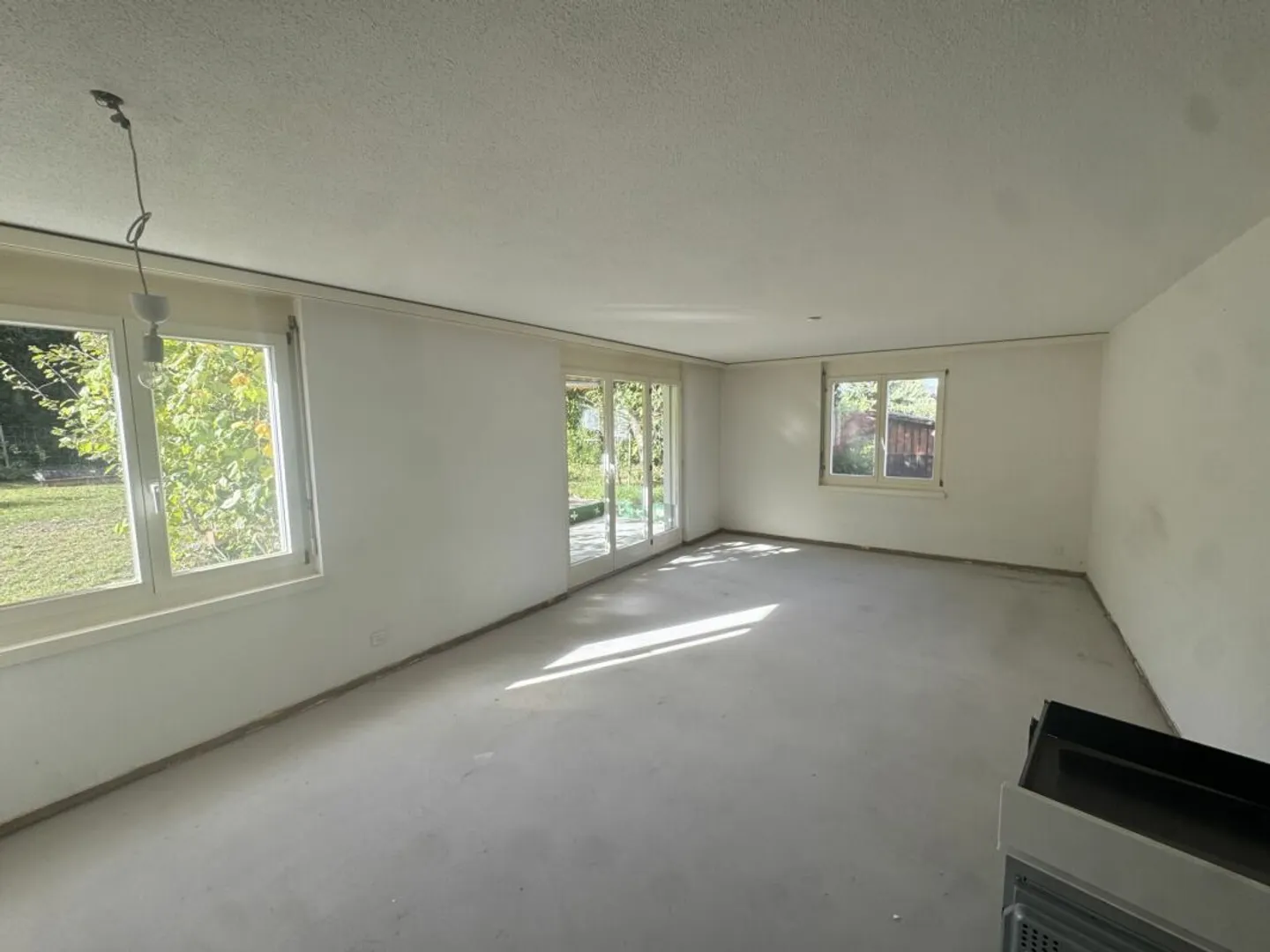 Renovated Apartment with Garden - Photo 4 of 9