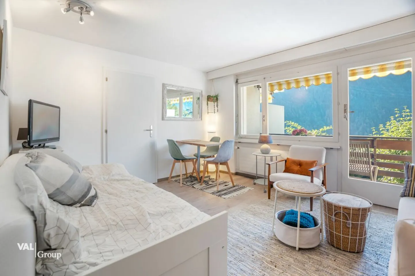 Möbliertes Studio mit Balkon und unverbaubarer Aussicht - Photo 4 sur 13