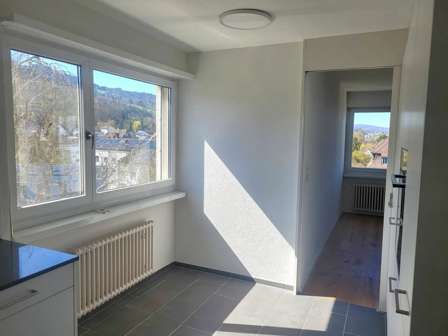 Appartamento all'ultimo piano con terrazza sul tetto e vista sul lago - Foto 5 di 12
