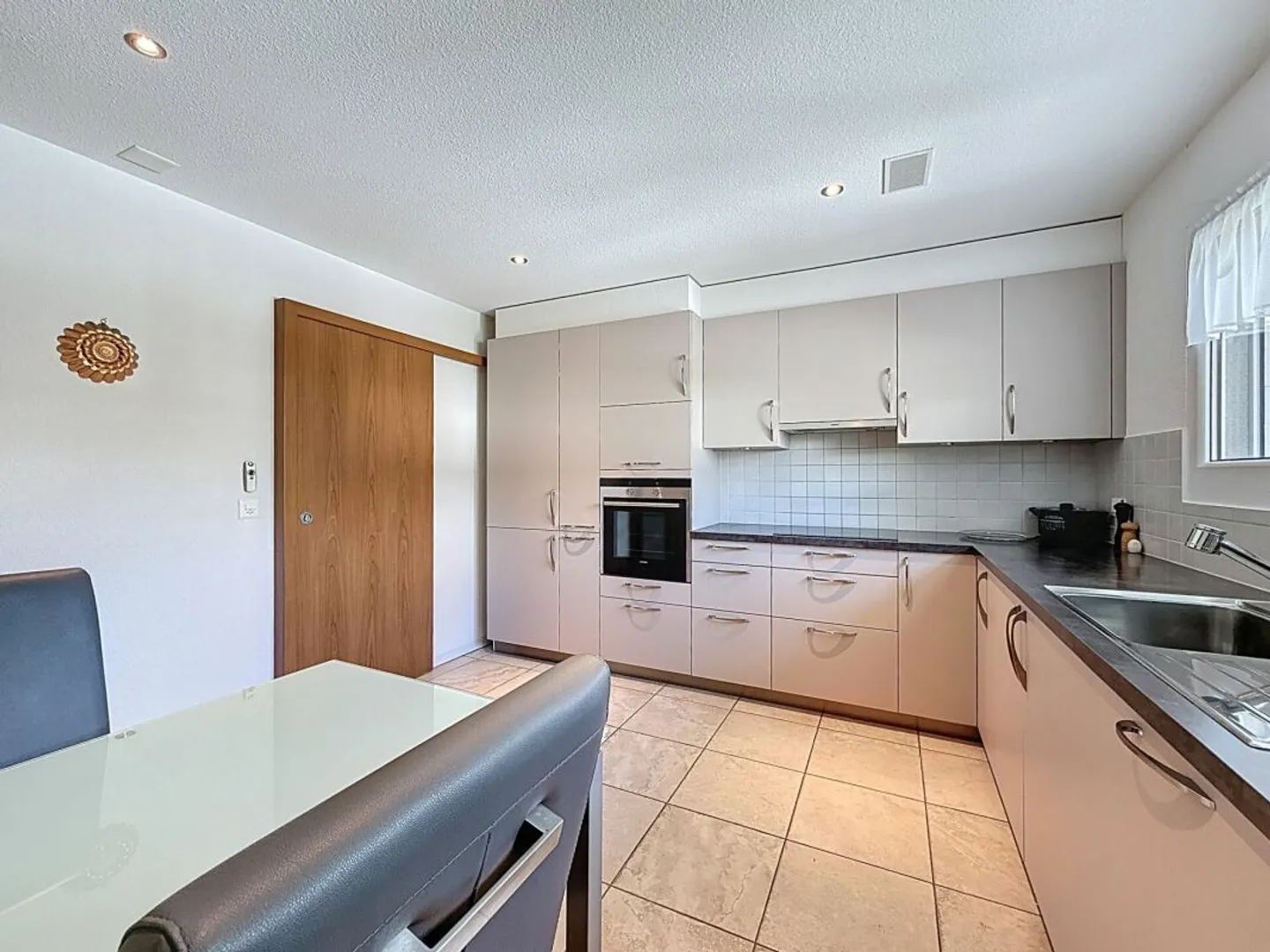 Wunderschöne Penthouse-Wohnung nach Süden mit großer Terrasse in Evionnaz - Foto 2 von 12