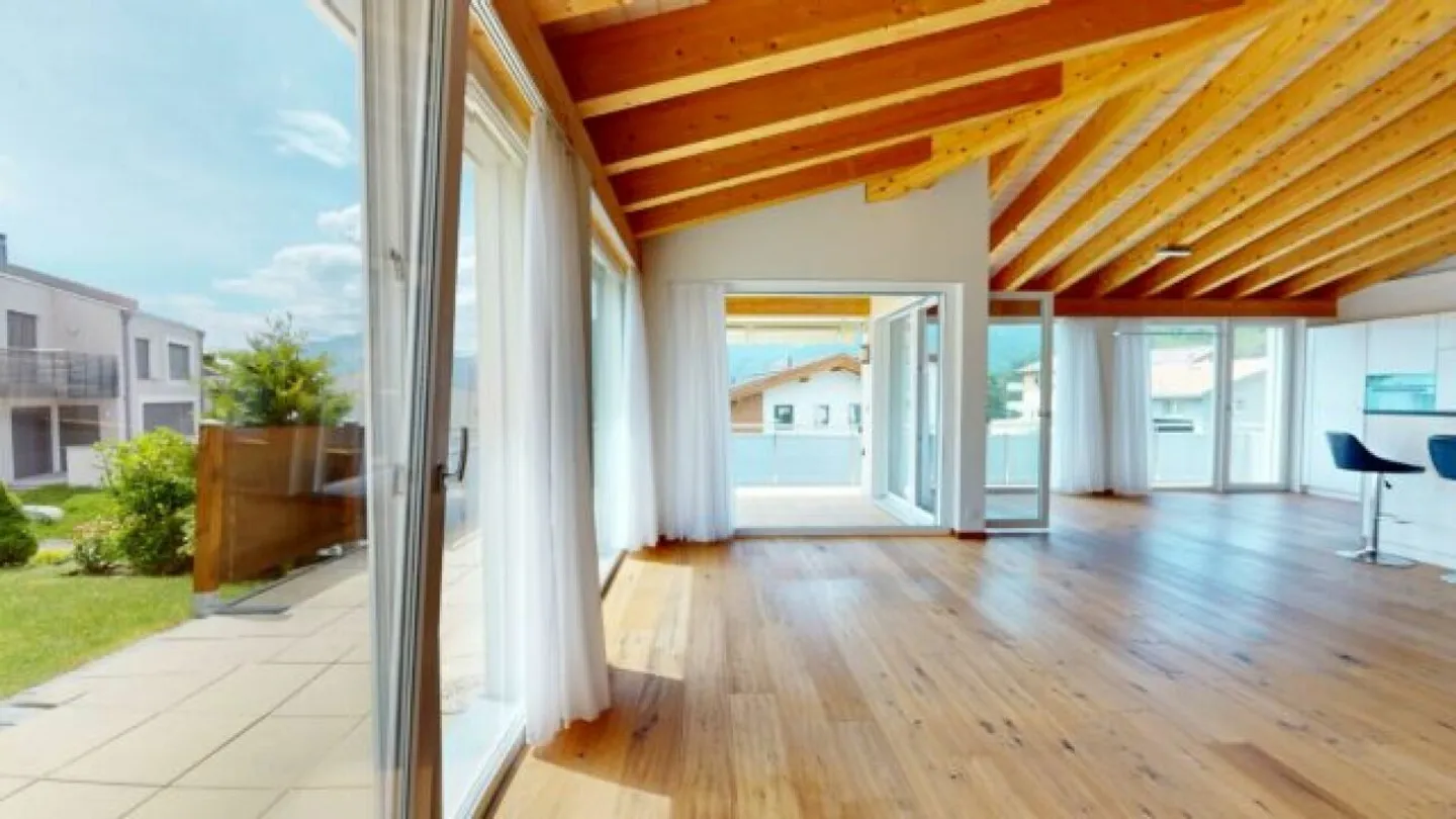 Appartamento mansardato spazioso come residenza principale - Foto 3 di 13