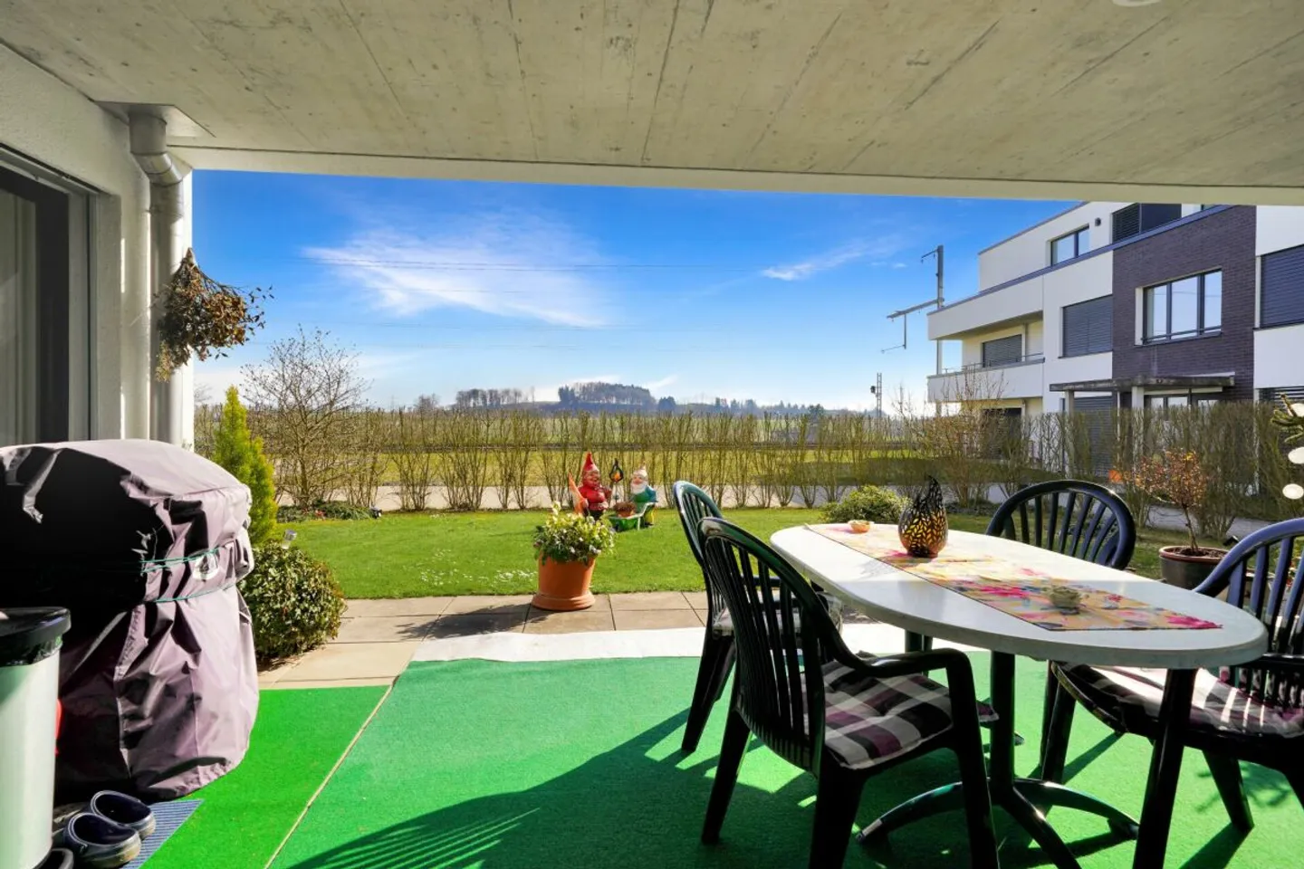 Modern, bright terrace apartment with large garden - Photo 12 of 13