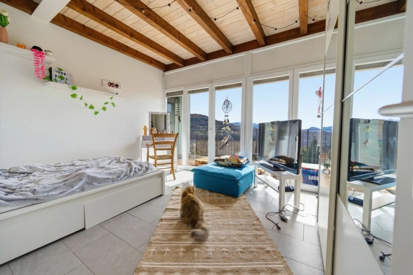 Spacious house with open view and large garden. Ideal for families - Photo 4 of 4