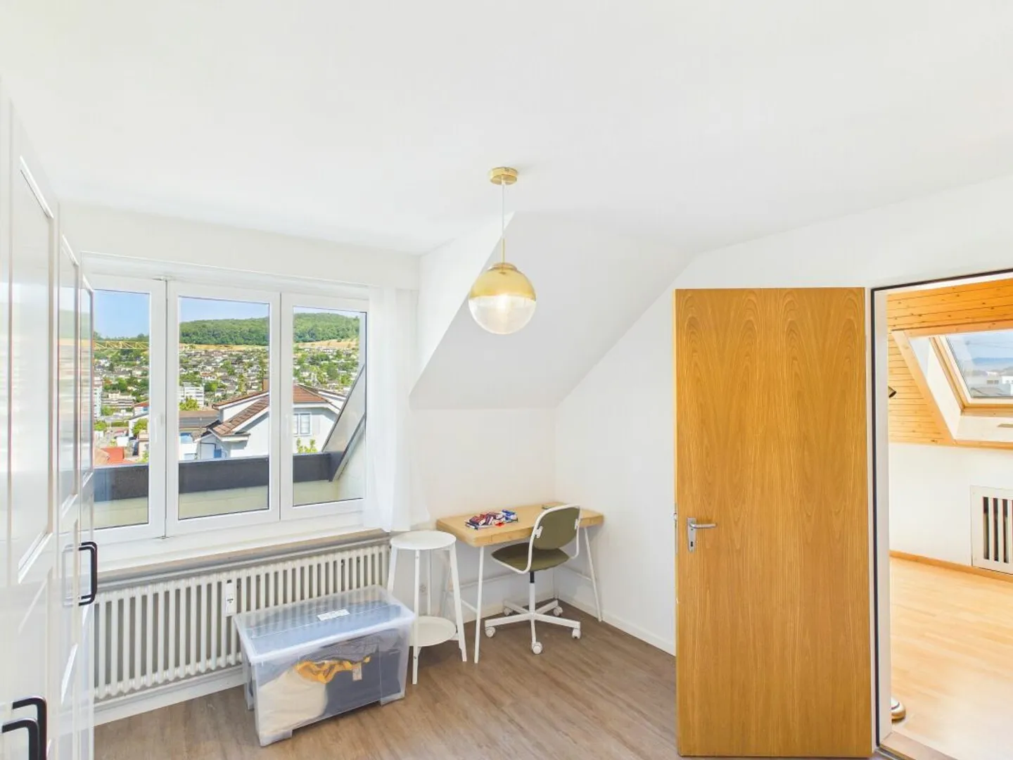 Spacious penthouse apartment in the best location in Frenkendorf - Photo 9 of 13