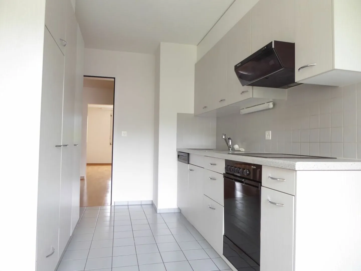 Attractive living in a quiet and central location - Photo 3 of 13