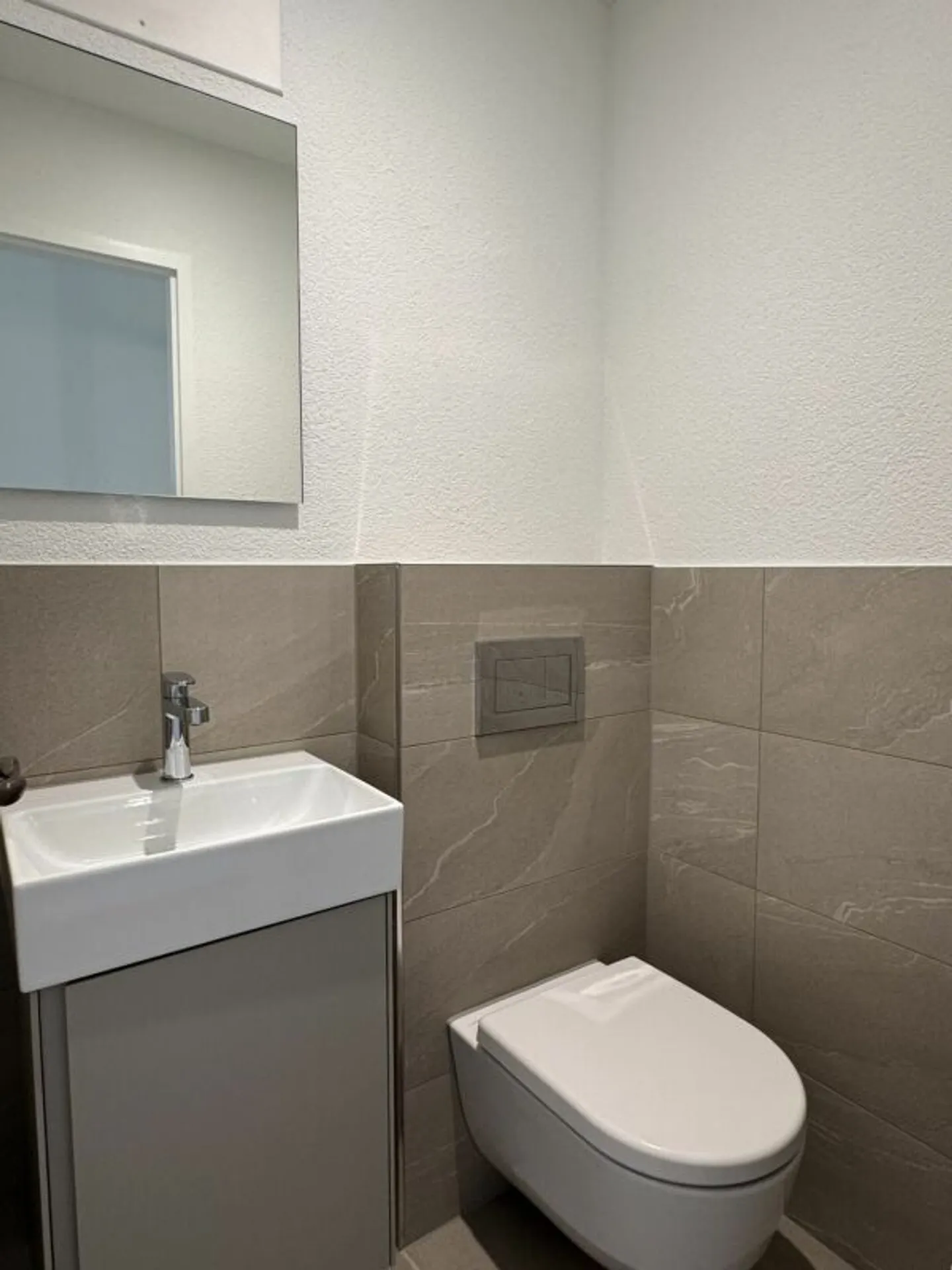 Appartement rénové de 4 pièces avec balcon sud et garage souterrain à Greifensee - Photo 9 sur 10