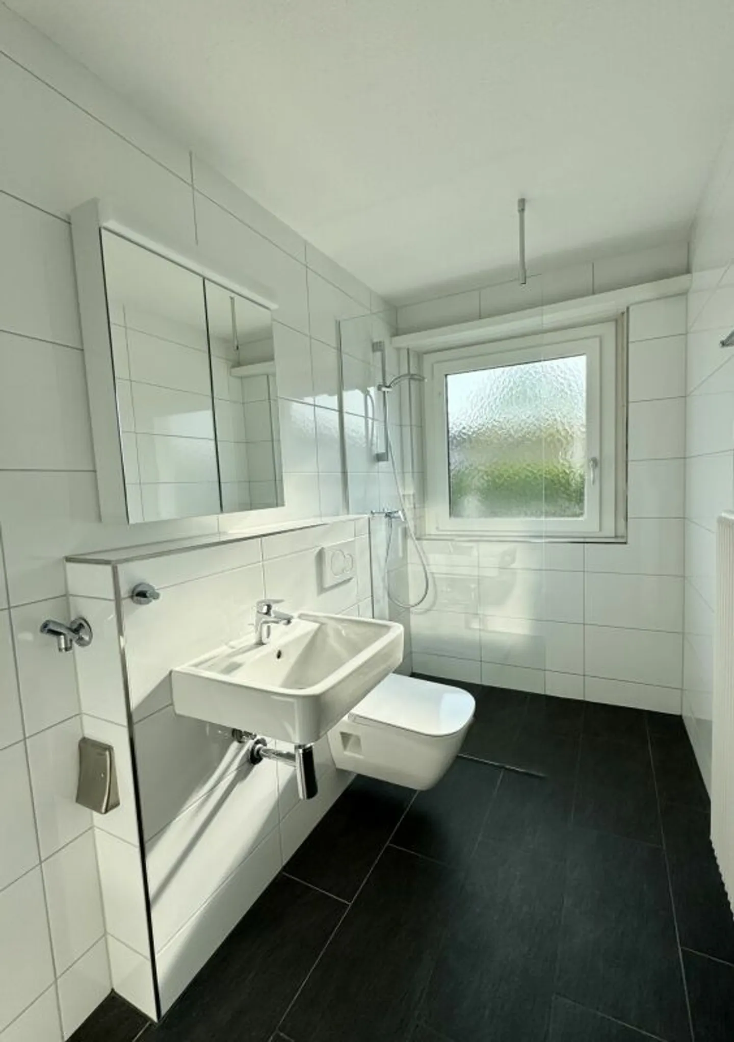 Modern apartment close to the lake - Photo 6 of 6