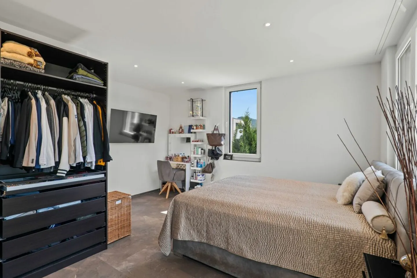 Newly built corner townhouse in a central location - Photo 11 of 13