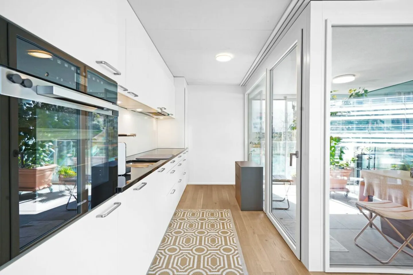 Votre havre de lumière au centre-ville de Fribourg - Photo 10 of 13