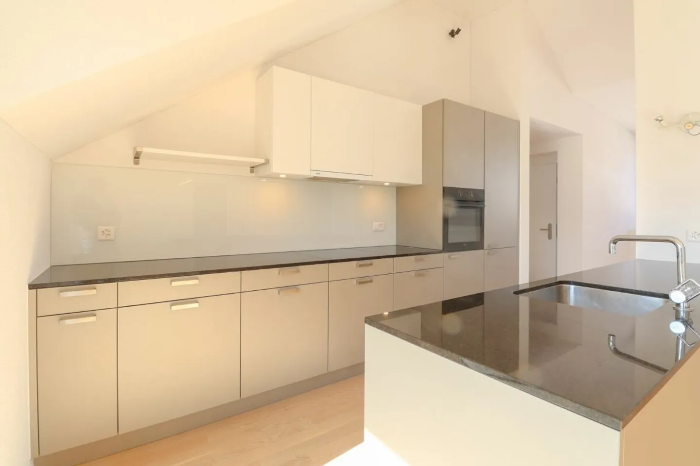 Moderno appartamento attico di 4½ locali con ascensore direttamente nell'appartamento - senza barriere a Künten AG - Foto 3 di 11