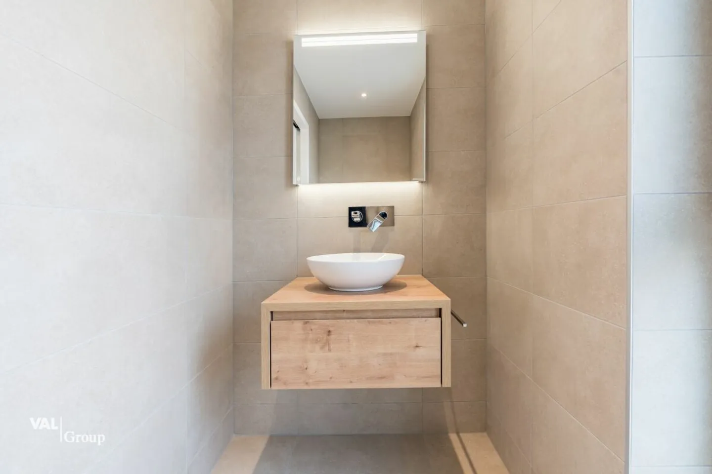 Spacious 2.5 Room Apartment with Generous Garden Area - Photo 8 of 13