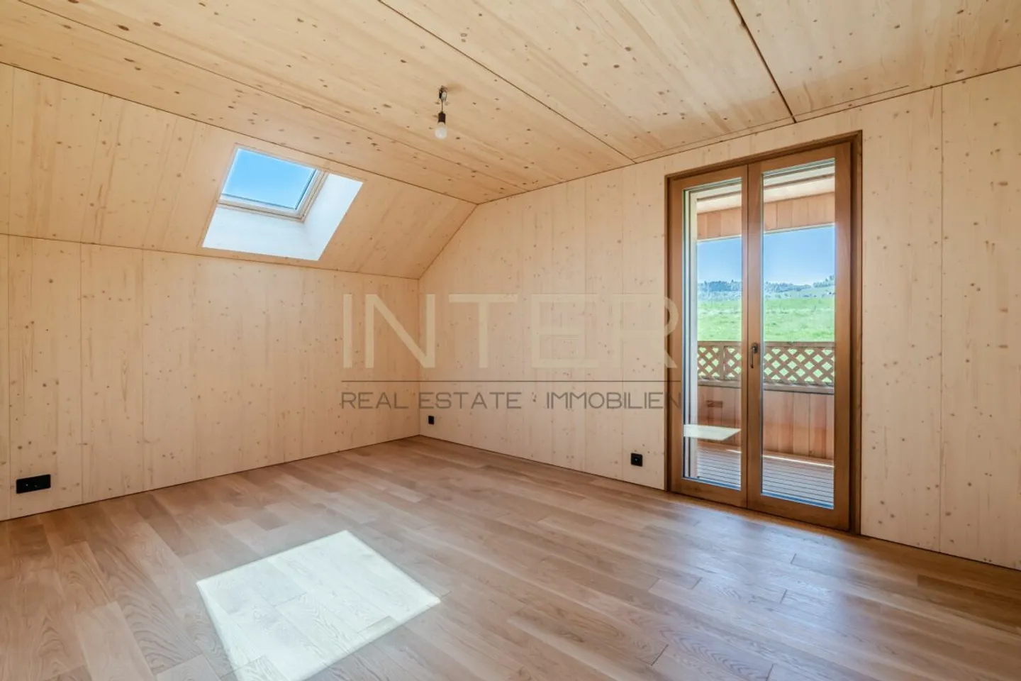 First occupancy in Risch: Exclusive 4.5-room maisonette with gallery, fireplace and two loggias - Photo 11 of 13