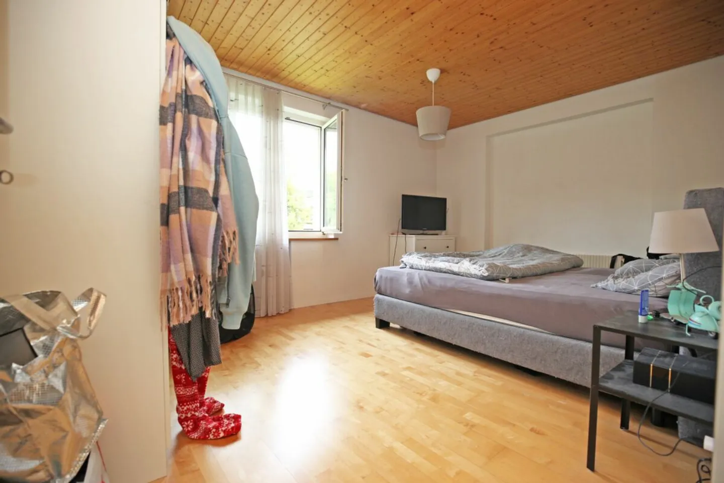 Appartement mansardé confortable de 5,5 pièces dans un endroit calme à Boll - Photo 9 sur 9