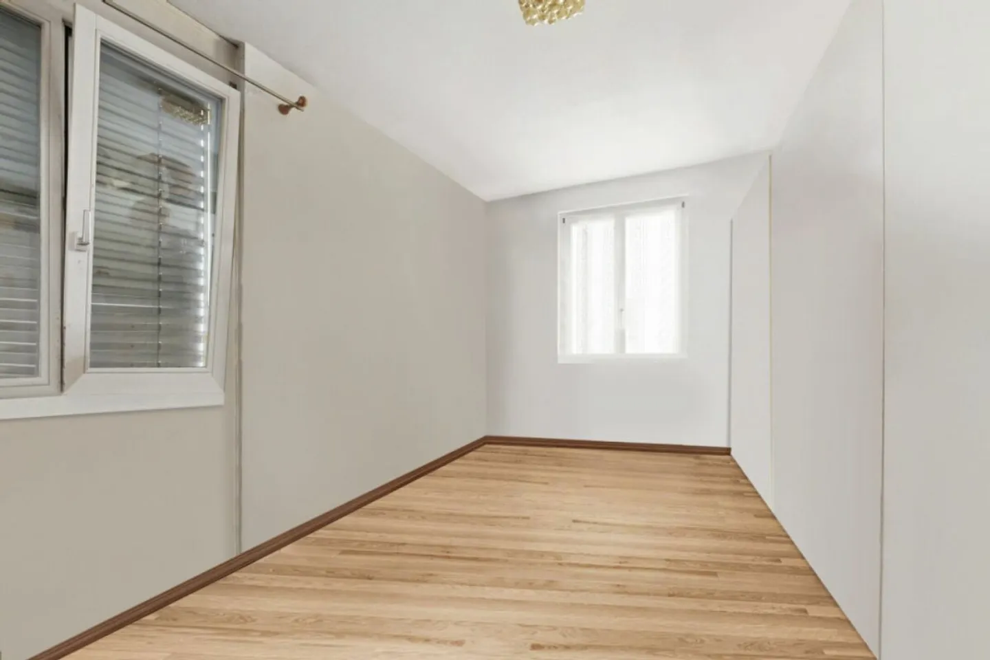 Affordable condominium with terrace and outdoor parking space - Photo 7 of 13