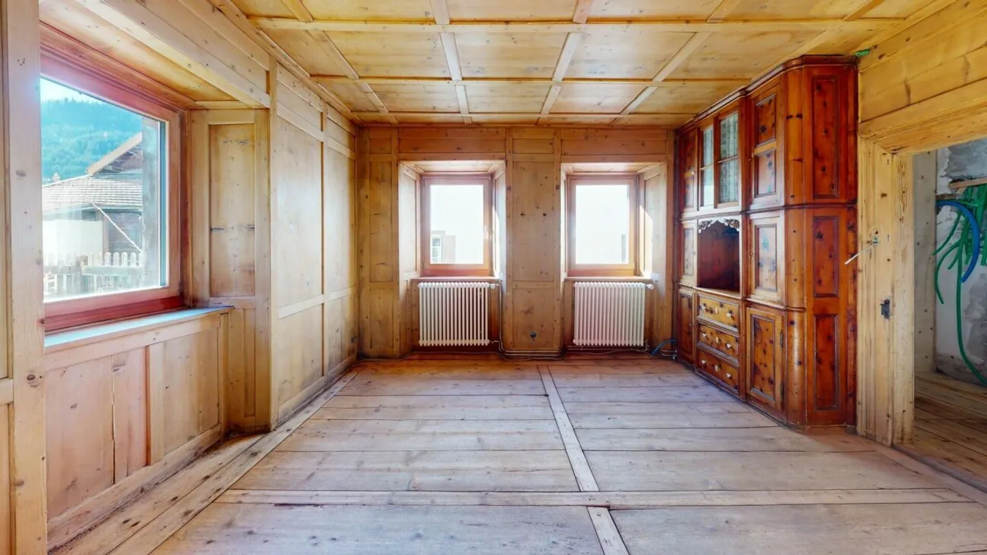 Casa multifamiliare storica con grande fienile a Tinizong - Foto 1 di 13