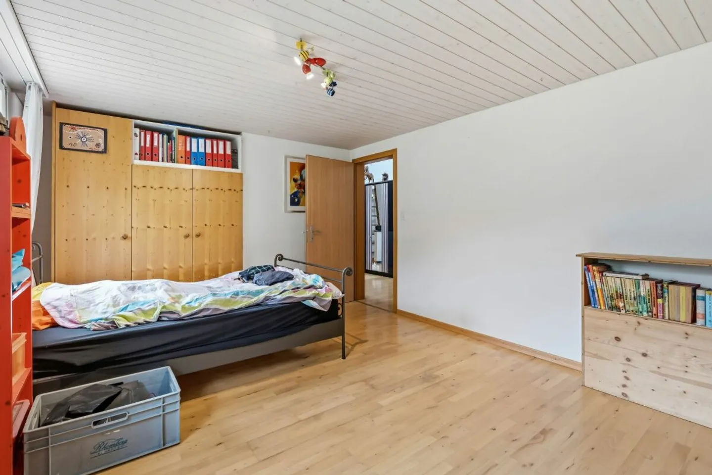 Spacious detached house with granny flat - Photo 8 of 13