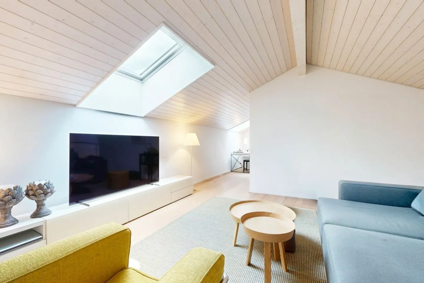 Modern condominium with various amenities - Photo 11 of 13