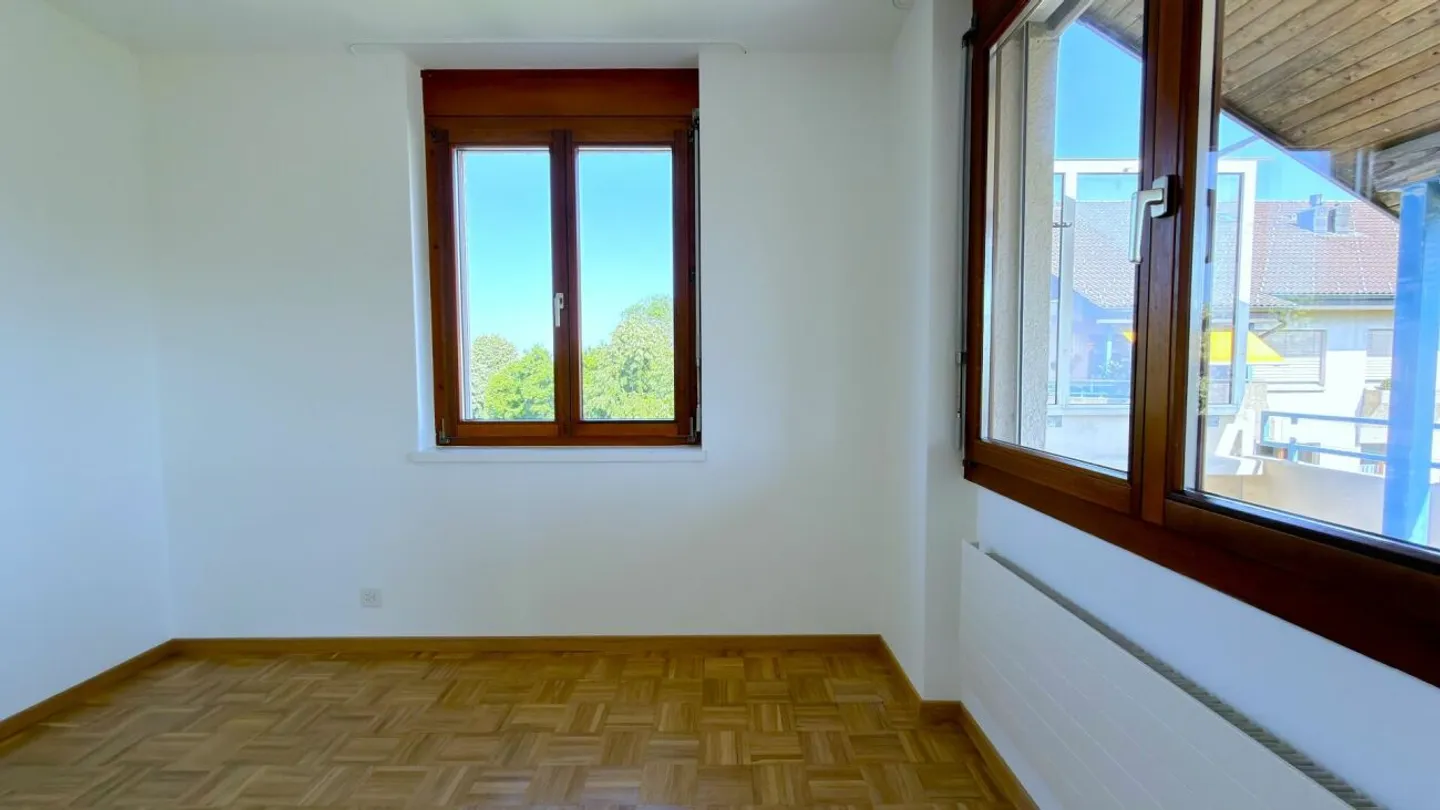 Large Renovated 5.0 Maisonette Apartment with Balcony in a Quiet Location Solothurn - Photo 5 of 13