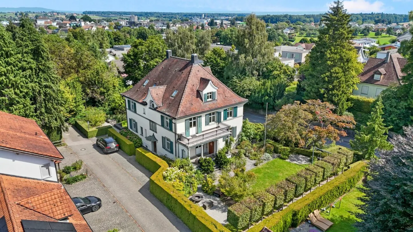 Historical Art Nouveau villa with charm, large garden and plenty of space for your living dreams - Photo 1 of 13