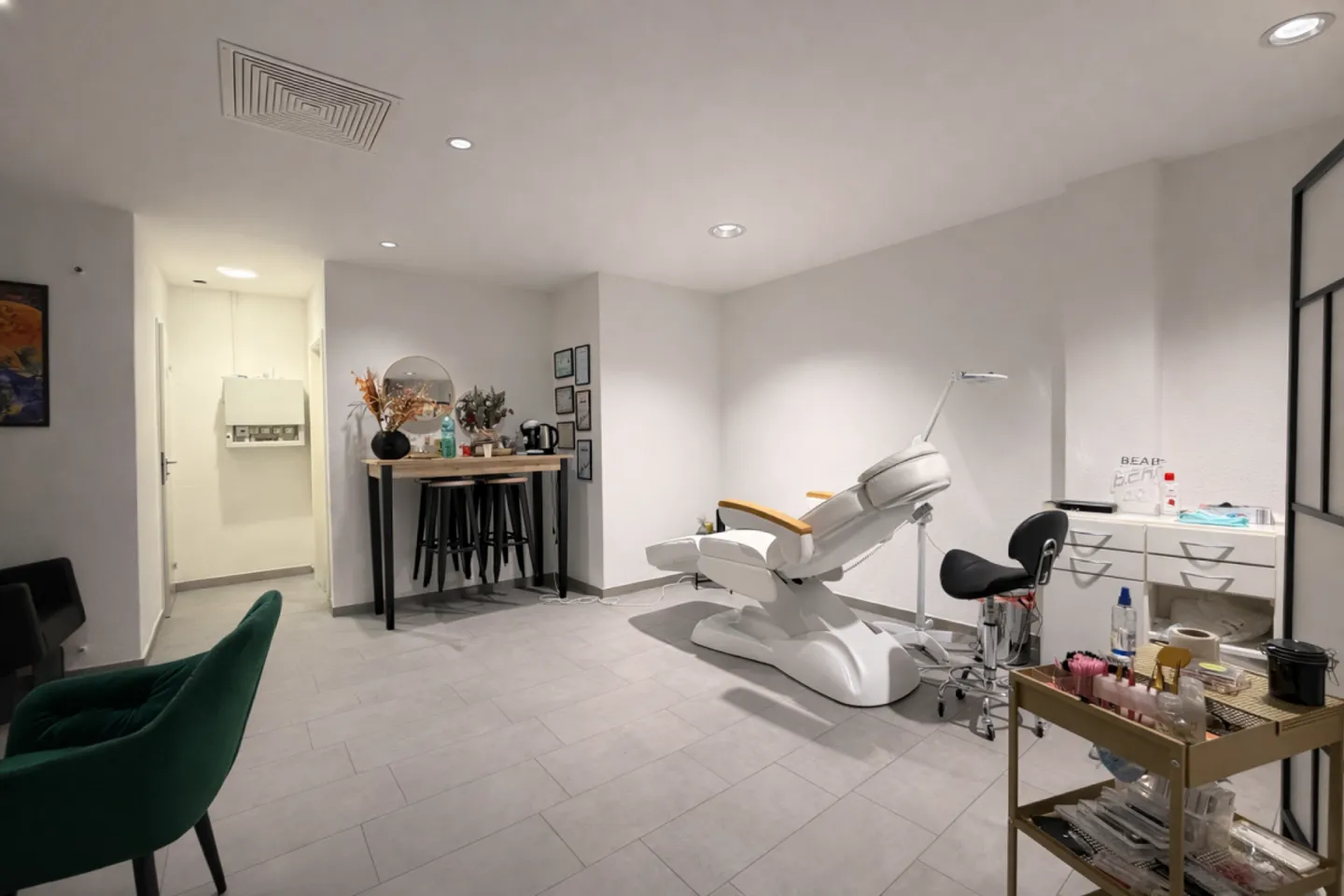 Retail space directly in the town of Laufen - Photo 4 of 4