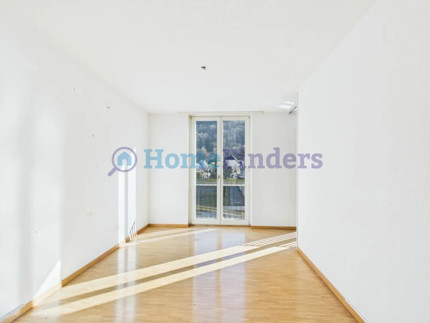 Modern Apartment with Sunny Balcony - Photo 8 of 10