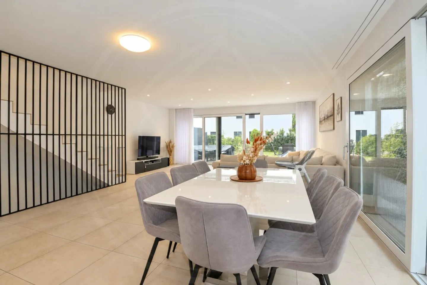 Spacious semi-detached family house with plenty of space for the whole family in Birrhard - Photo 2 of 13