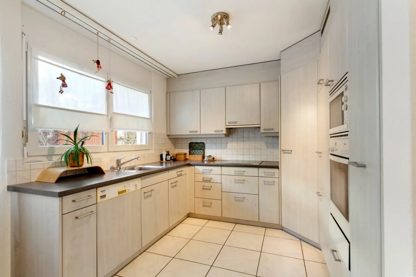 HAPPINESS OF LIVING with private garden! - Photo 3 of 13