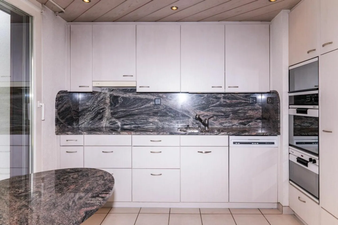 Detached single-family house with panoramic views and great potential - Photo 4 of 11