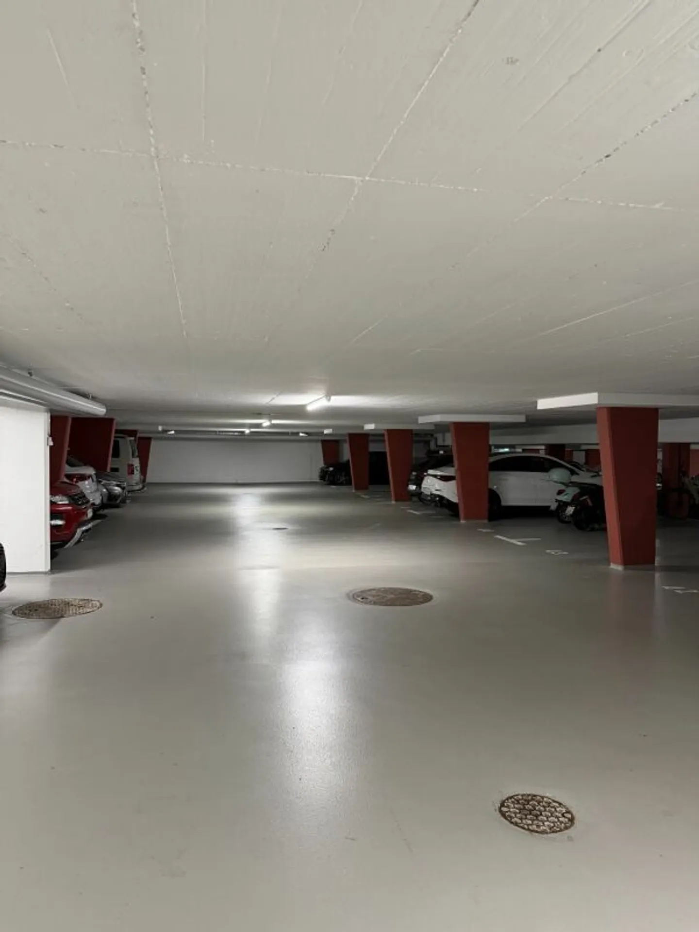 Parking space for rent - ideal for everyday cars, classic cars, and second vehicles - Photo 2 of 4